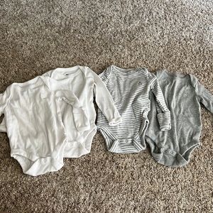 Baby gap long sleeve onesies sz.0-3 months